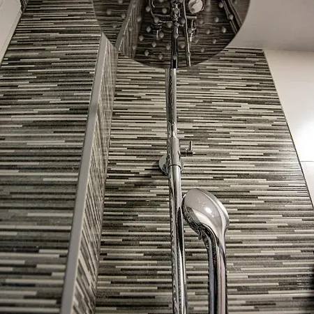 Cozy & Modern Junto A Metro A Guimera