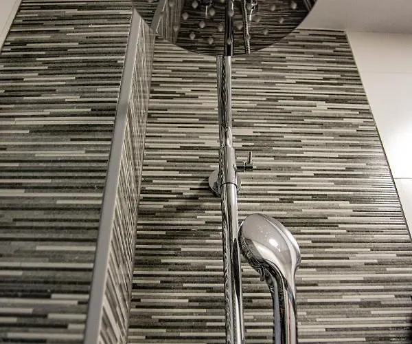 Cozy & Modern Junto A Metro A Guimera
